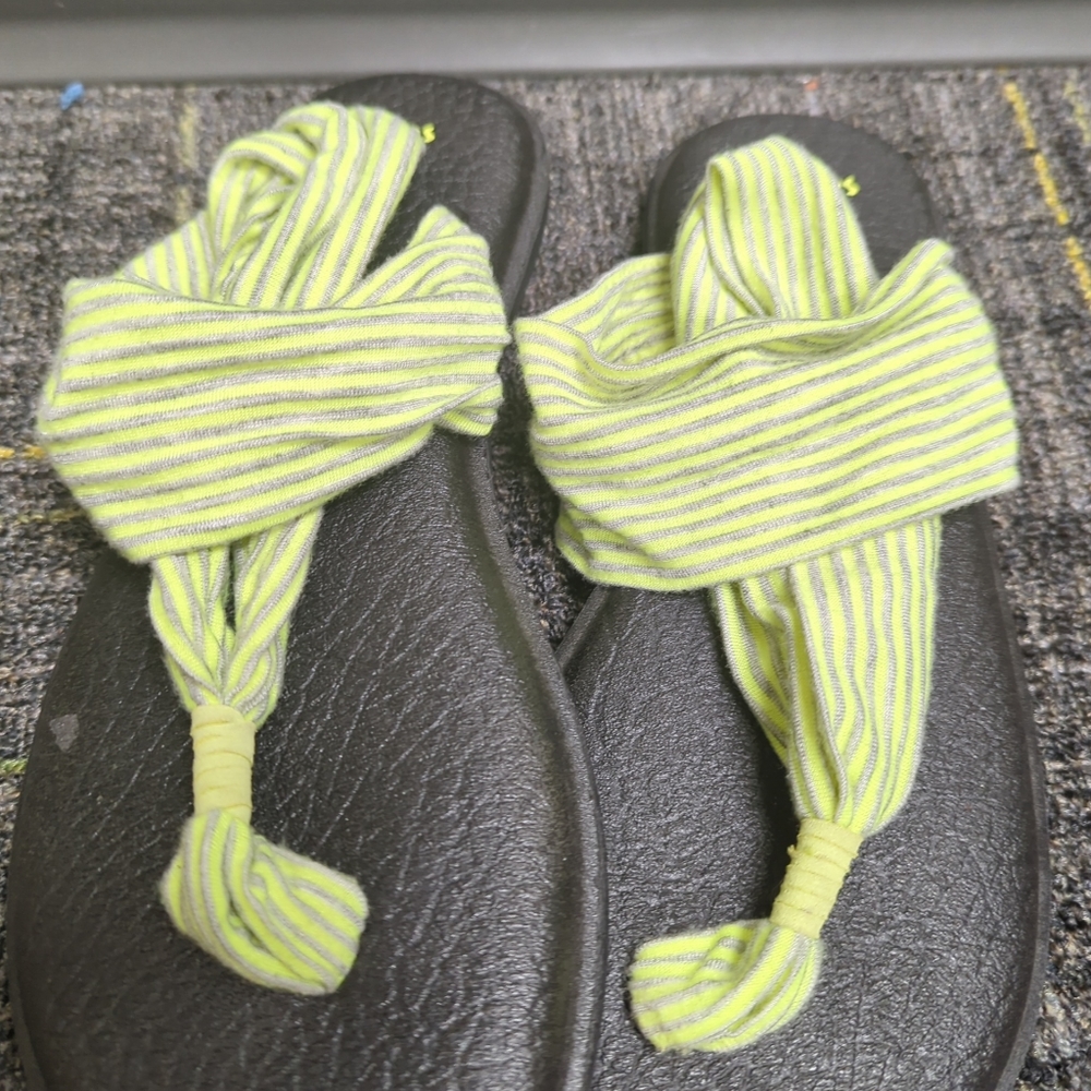 Women's Sanuk Lime Green & Gray Patterned Sandals Sz. 8